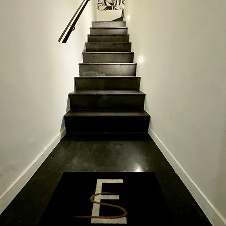 Es