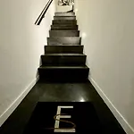 Es