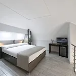 Es 4* Nápoles